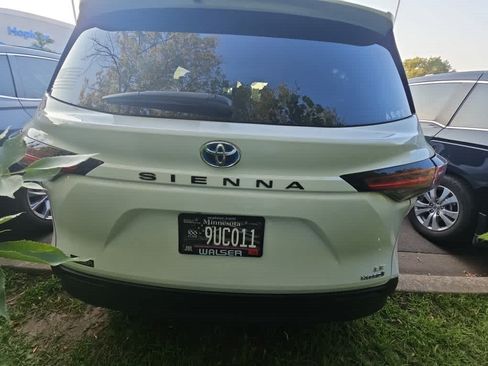 Used 2021 Toyota Sienna LE FWD image 5