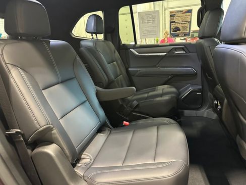 Used 2026 GMC Acadia Elevation w/ Elevation Premium Package AWD/4WD image 32