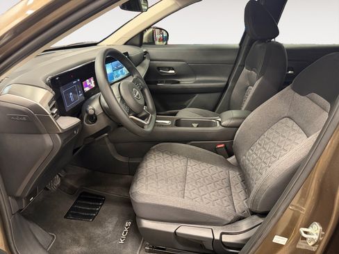 Used 2025 Nissan Kicks SV w/ Charging Package FWD image 22