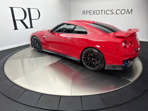 Used 2018 Nissan GT-R Premium AWD/4WD image 6