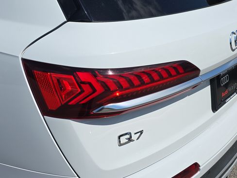 Used 2020 Audi Q7 3.0T Premium Plus w/ Premium Plus Package AWD/4WD image 34