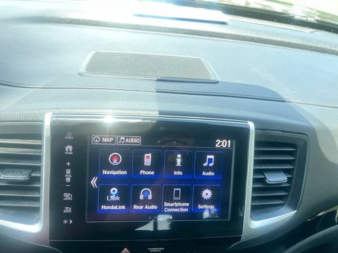 Used 2017 Honda Pilot Touring image 9