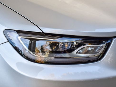 New 2026 Chrysler Pacifica Limited w/ S Appearance Package FWD image 8