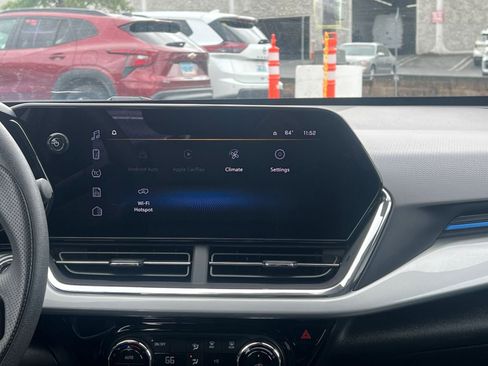 Used 2025 Chevrolet Trax LT FWD image 20