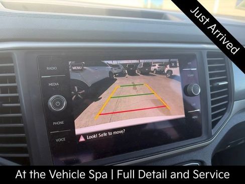 Used 2020 Volkswagen Atlas Cross Sport SE w/ Panoramic Sunroof Package FWD image 8