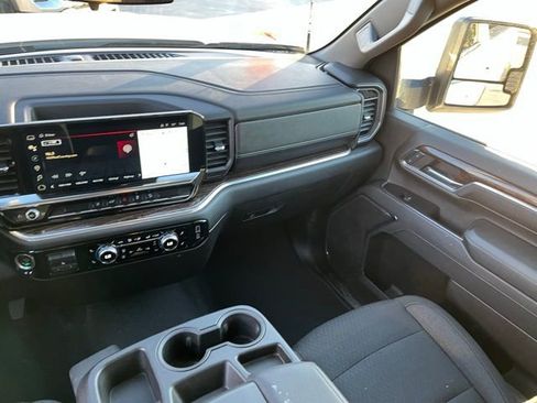 Used 2024 GMC Sierra 2500 SLE w/ SLE Convenience Package image 14