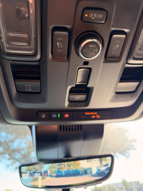 Used 2025 GMC Yukon AT4 w/ AT4 Premium Package AWD/4WD image 15