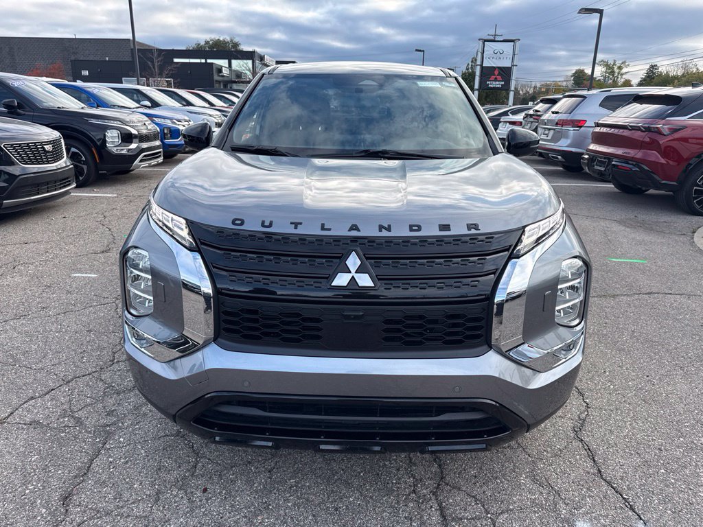 Used 2023 Mitsubishi Outlander SE Black Edition AWD/4WD image 2