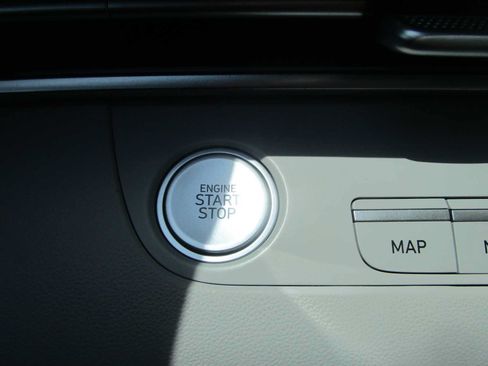 Used 2023 Hyundai Elantra Limited FWD image 34