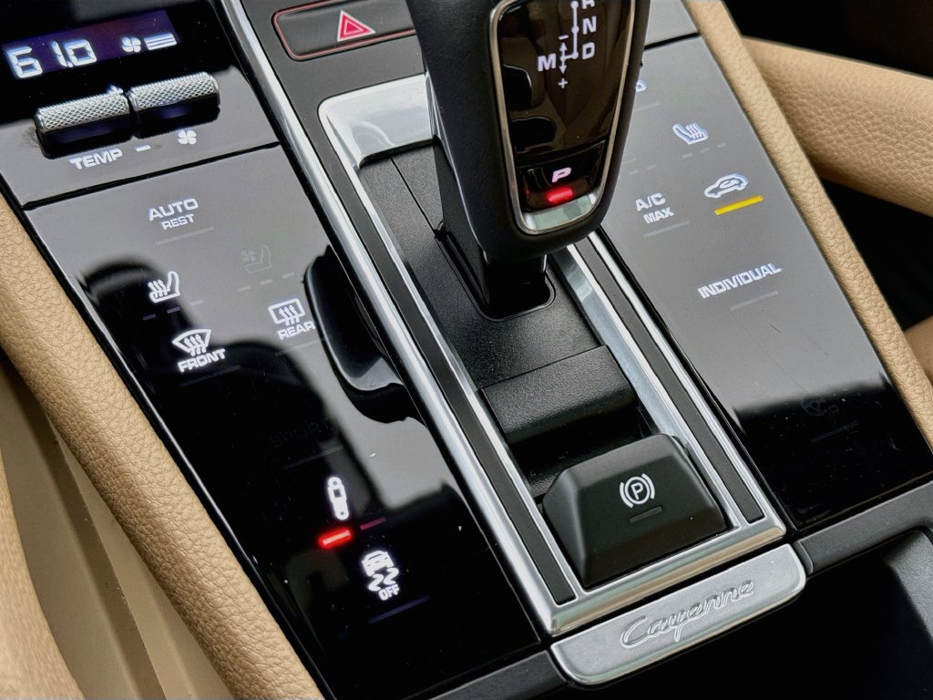 Certified 2023 Porsche Cayenne Coupe AWD/4WD image 22