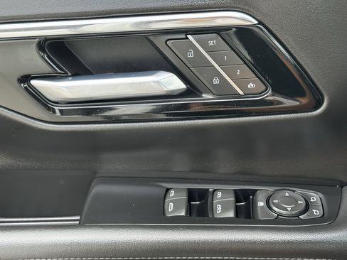 Used 2025 Chevrolet Suburban Z71 AWD/4WD image 26