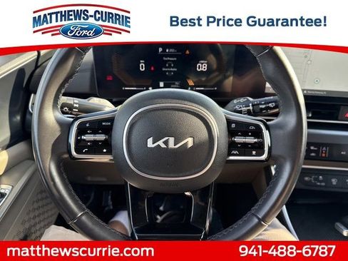 Used 2025 Kia Carnival FWD image 17
