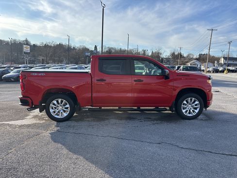 Used 2020 Chevrolet Silverado 1500 Custom w/ Custom Value Package image 2