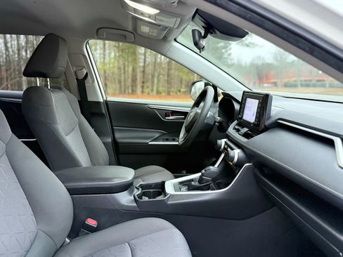 Used 2020 Toyota RAV4 XLE image 28