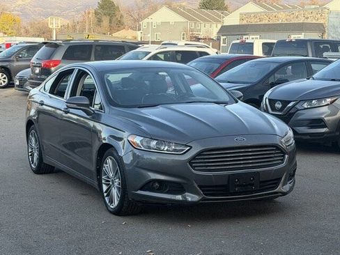 Used 2013 Ford Fusion SE image 2