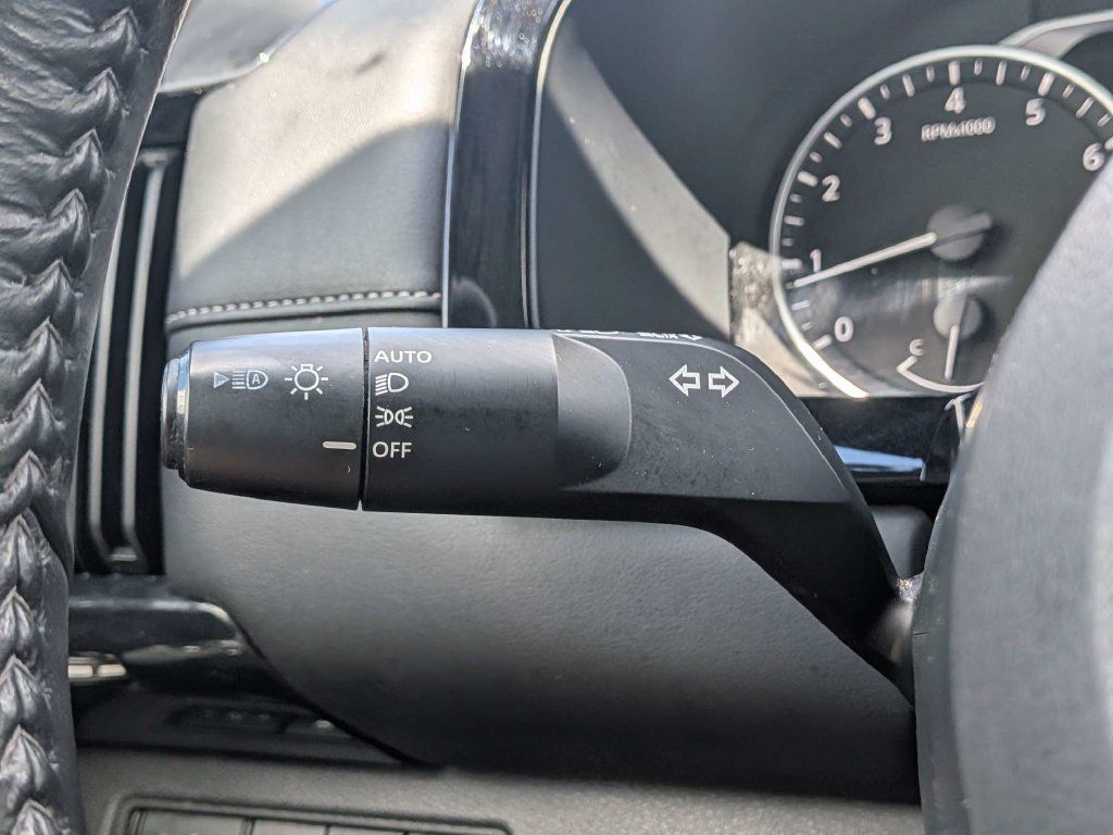 Used 2025 Nissan Pathfinder SV AWD/4WD image 25