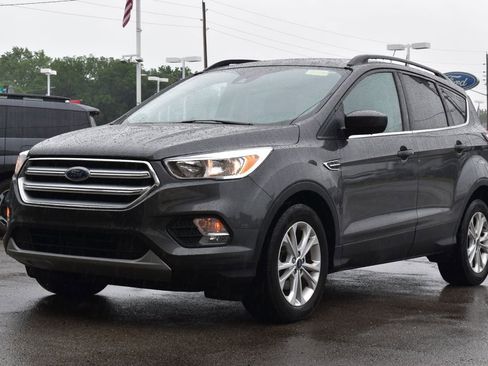 Used 2018 Ford Escape SE w/ Ford Safe & Smart Package FWD image 1