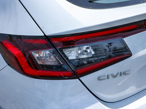 Used 2025 Honda Civic Sport image 8