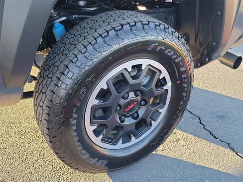 Used 2025 Toyota Tacoma TRD Off-Road image 25