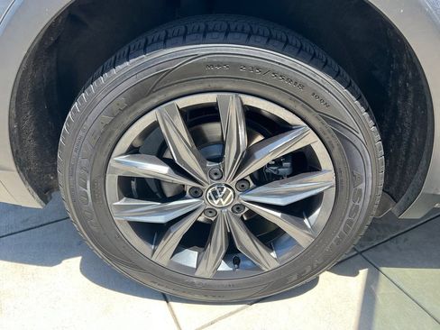 Used 2022 Volkswagen Tiguan SE AWD/4WD image 8