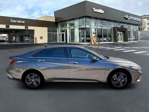 New 2026 Hyundai Elantra SEL Sport Premium FWD image 9