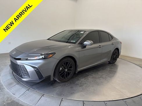 Used 2026 Toyota Camry SE w/ Convenience Package FWD image 3