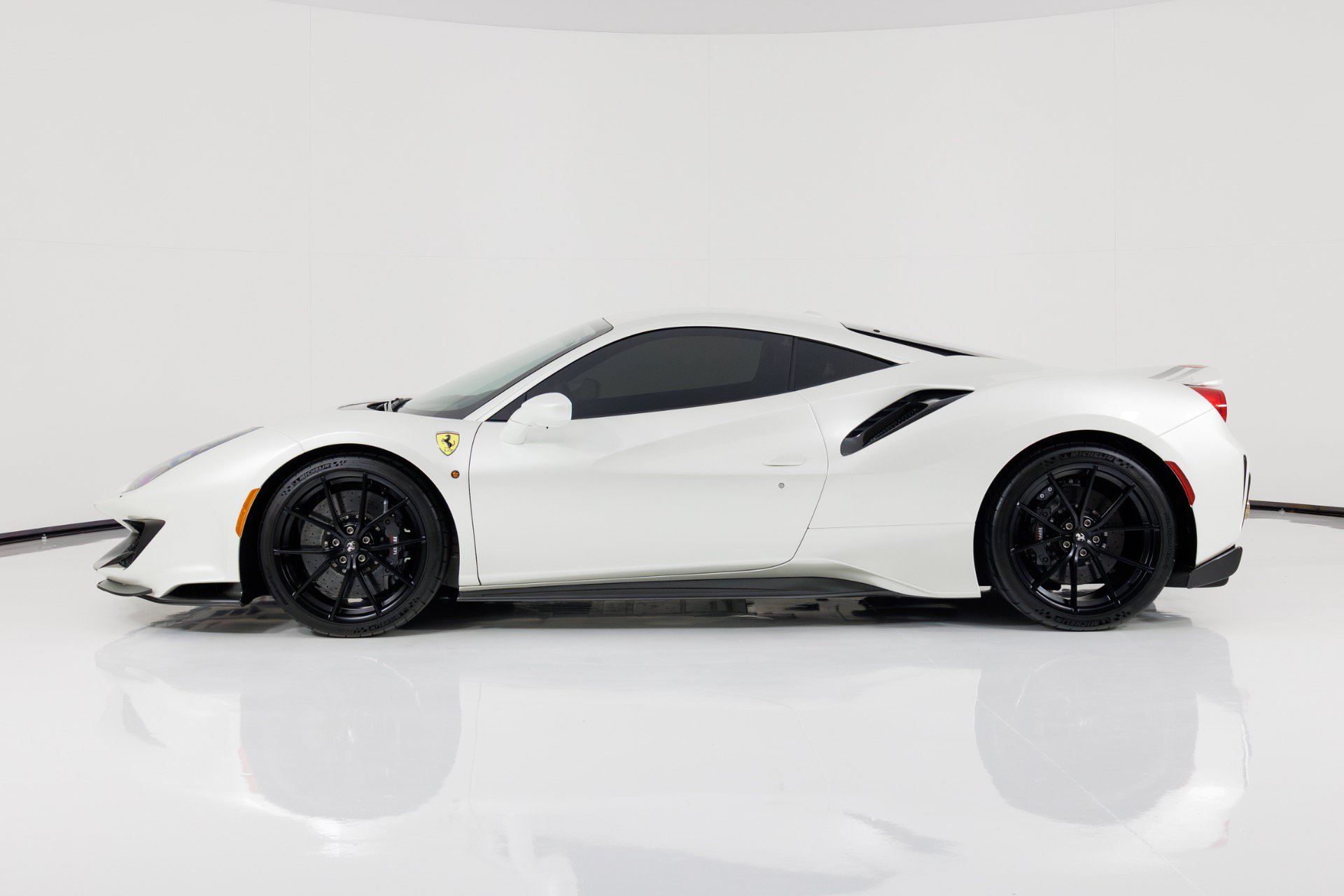 Used 2020 Ferrari 488 Pista Coupe RWD image 6