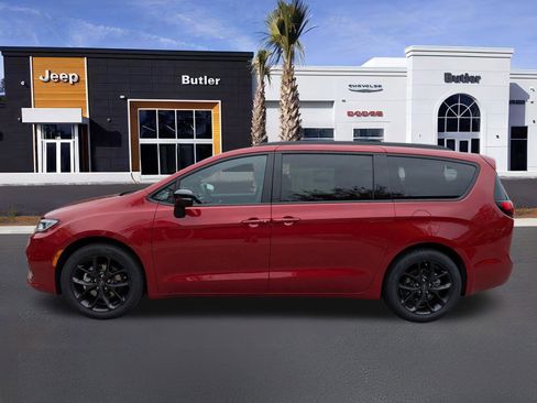 New 2026 Chrysler Pacifica Select image 3