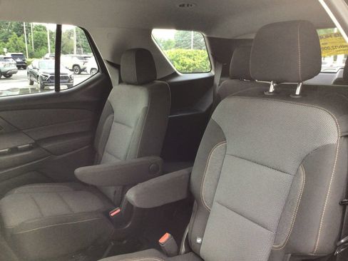 Used 2021 Chevrolet Traverse LT FWD image 34