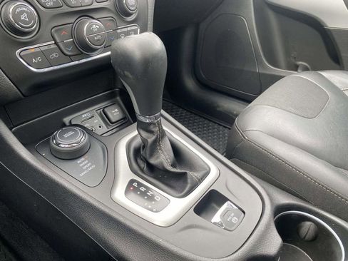 Used 2018 Jeep Cherokee Latitude Plus w/ Comfort/Convenience Group image 29