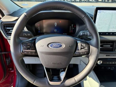 Used 2024 Ford Escape SE w/ Class II Trailer Tow Package FWD image 26