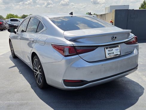 Used 2025 Lexus ES 300h w/ Premium Package FWD image 3