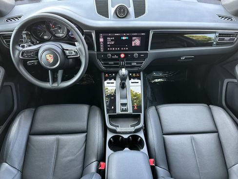 Certified 2025 Porsche Macan AWD/4WD image 6
