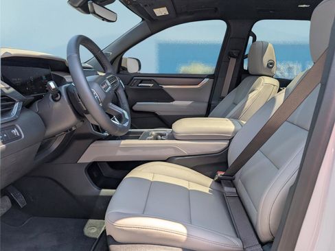 Used 2026 GMC Acadia Elevation w/ Elevation Premium Package FWD image 18