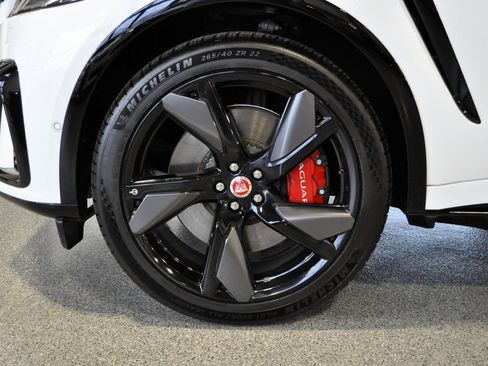 Used 2022 Jaguar F-PACE SVR image 16