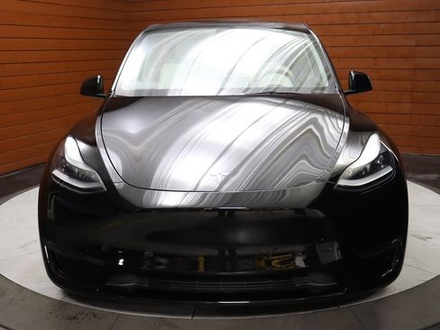 Used 2023 Tesla Model Y Performance image 12