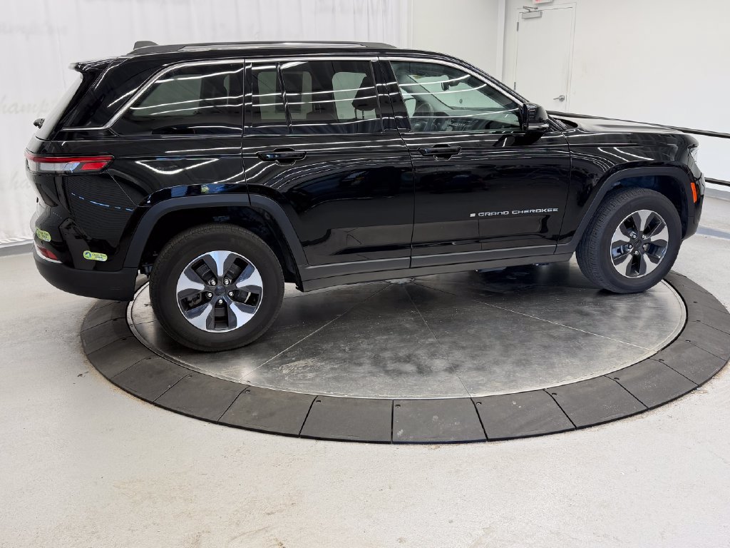 Used 2023 Jeep Grand Cherokee 4WD 4xe image 6