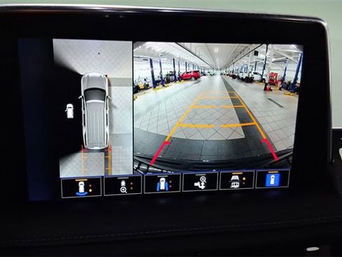 Used 2023 Chevrolet Tahoe Z71 w/ Luxury Package image 28