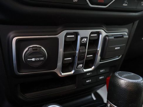 Used 2021 Jeep Gladiator Sport image 39