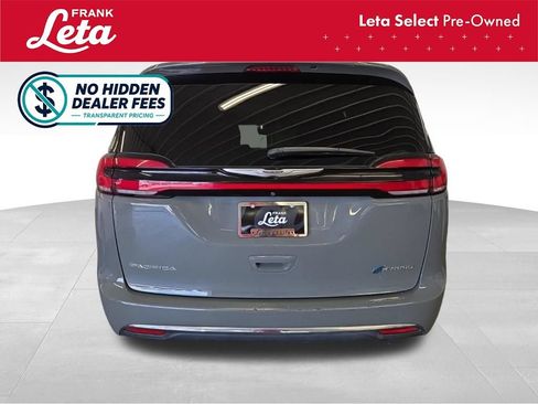 Used 2022 Chrysler Pacifica Touring-L FWD image 5
