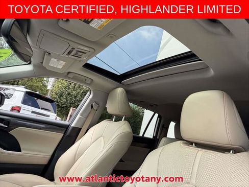 Certified 2024 Toyota Highlander Limited AWD/4WD image 12
