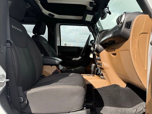 Used 2017 Jeep Wrangler Sahara w/ Mopar Chrome Edition Group image 13