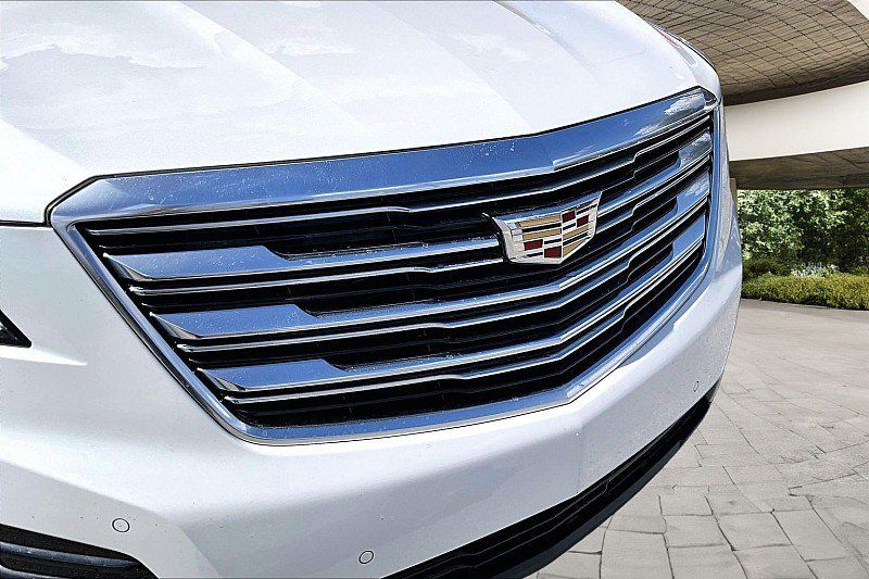 Used 2018 Cadillac XT5 Luxury w/ Driver Awareness Package FWD image 23