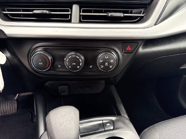 Used 2026 Chevrolet Trax RS FWD image 19