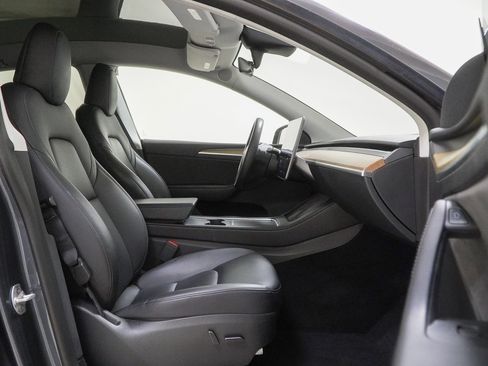 Used 2023 Tesla Model Y Long Range image 37