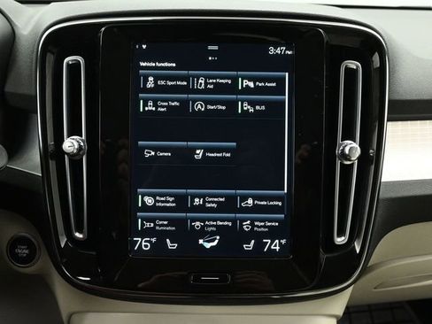 Used 2022 Volvo XC40 T5 Momentum image 31