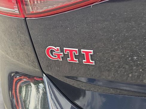 Used 2016 Volkswagen GTI Autobahn w/ Lighting Package (SEL) FWD image 30