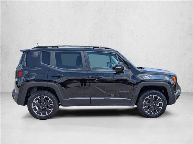 Used 2023 Jeep Renegade Latitude AWD/4WD image 4