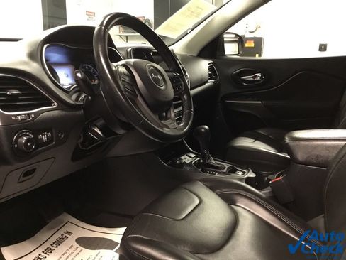 Used 2019 Jeep Cherokee Limited w/ Luxury Group AWD/4WD image 22