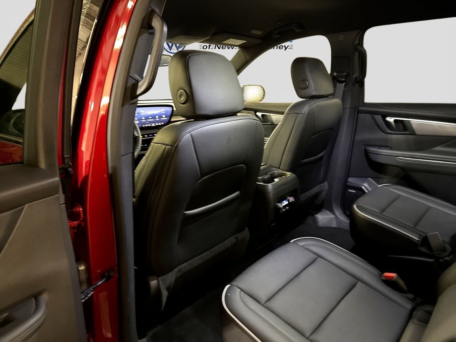 Used 2025 Buick Enclave Preferred FWD image 25